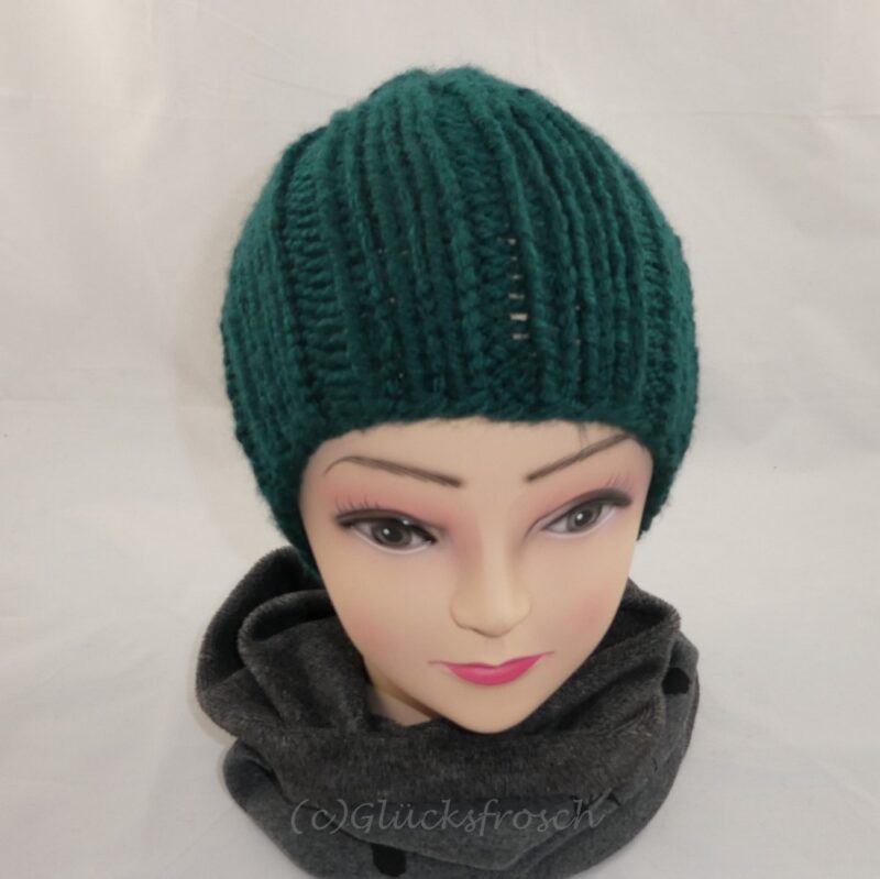 Mütze dunkelgrün, handgestrickt