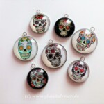 Bild viele Anhänger mit Skulls