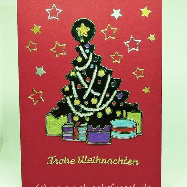 rote Weihnachtskarte mit Baum