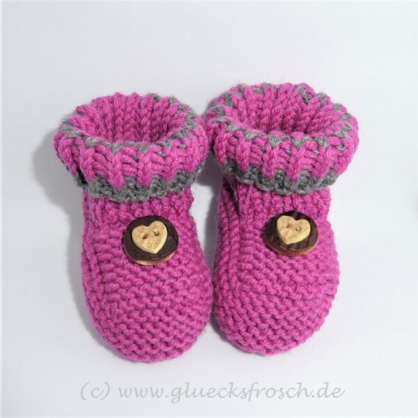 Babyschuhe dunkelrosa mit Herz, 9 cm Fußsohlenlänge, im Trachtenlook