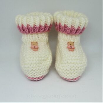 Babyschuhe, weiß mit rosa und kleinem Teddybär, Fußlänge 9 cm, kuschelweiche Babywolle