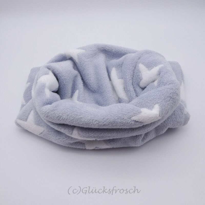 Schlauchschal aus Wellnessfleece in hellblau - helles graublau mit weißen Sternen