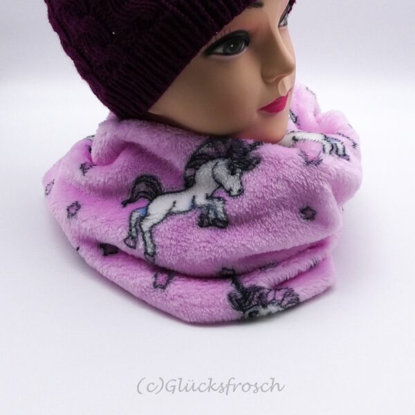 Schlauchschal aus rosa Wellnessfleece mit Einhörner