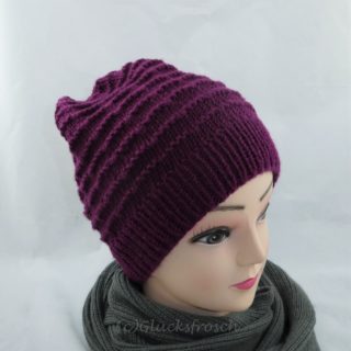 Mütze, handgstrickt, beere