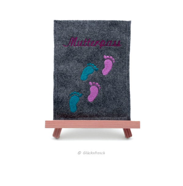 Hülle für Mutterpass, dunkelgrauer Filz, Babyfüße blau und rosa