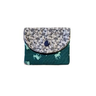 Kleines Täschchen aus verschiedenen Dirndlstoffen, petrolgrün, Hirsche und blau mit Blumen, sowie grau mit Rosen