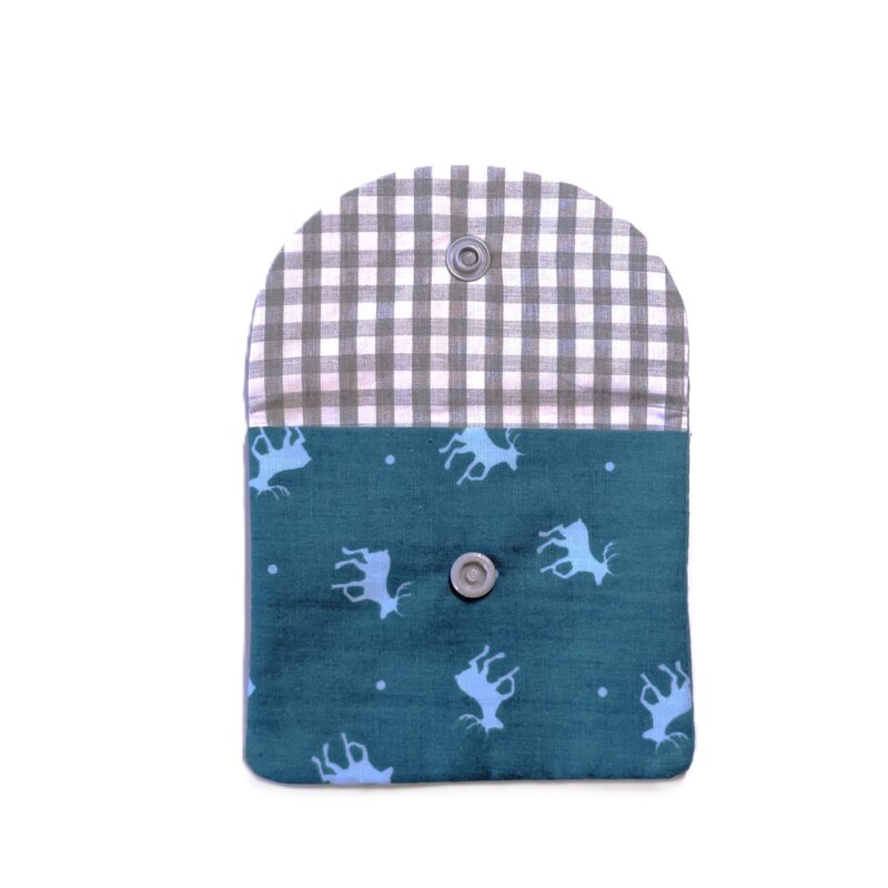 Kleines Täschchen aus verschiedenen Dirndlstoffen, petrolgrün, Hirsche und blau mit Blumen, sowie grau mit Rosen (Kopie) (Kopie)