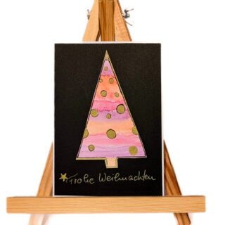 Weihnachtskartemit handgezeichnetemrosa Weihnachtsbaum auf schwarzem Hintergrund