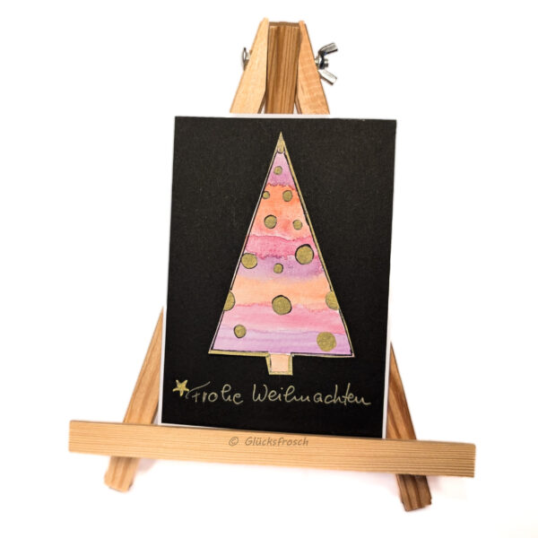 Weihnachtskartemit handgezeichnetemrosa Weihnachtsbaum auf schwarzem Hintergrund