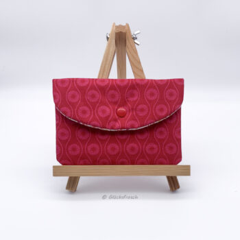 Beautybag Mona rot wz (2) Beautybag, Kosmetiktasche für Kleinkram, Briefumschlag, aus rotem Stoff.