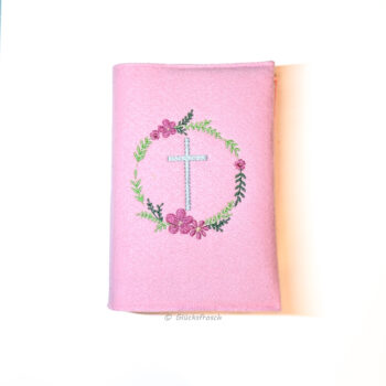 Gotteslob rosa WZ (2) Gotteslobhülle, Filz, rosa, mit Blütenkranz und silbergrauem Kreuz bestickt