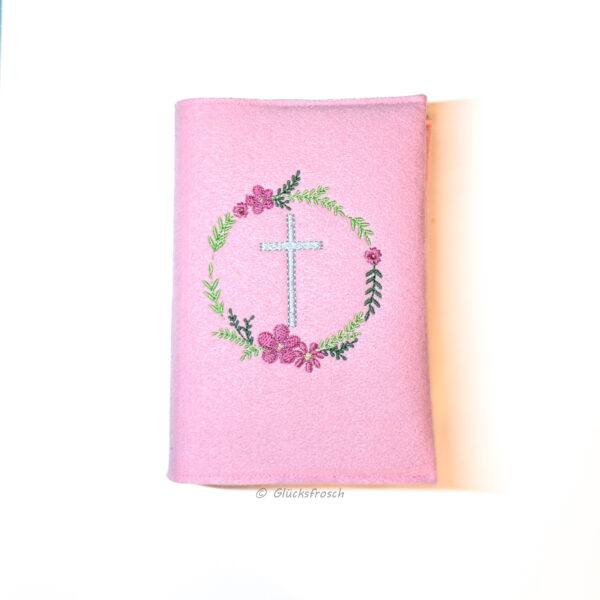 Gotteslobhülle, Filz, rosa, mit Blütenkranz und silbergrauem Kreuz bestickt