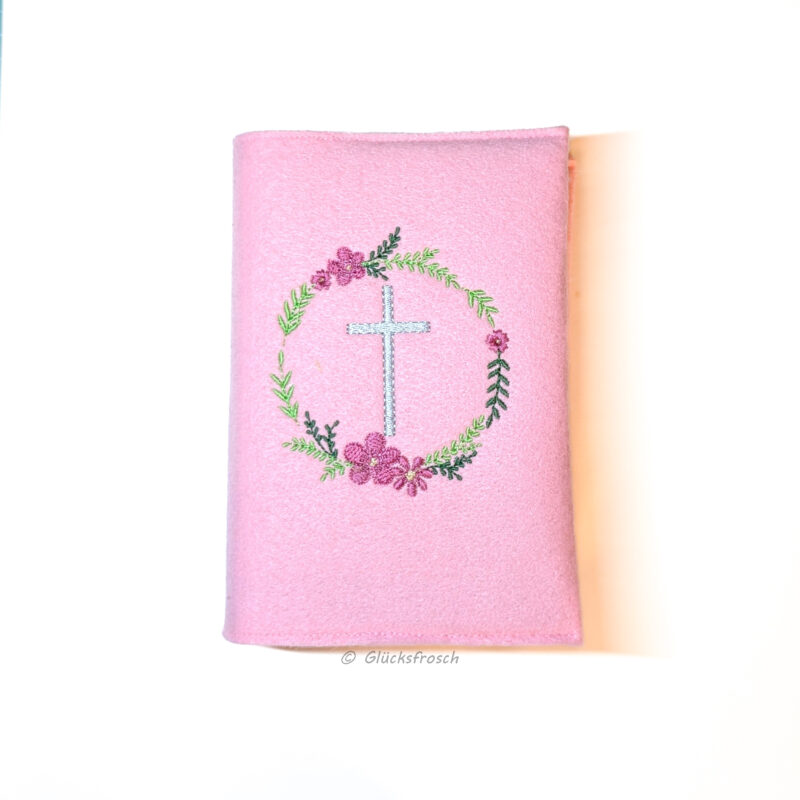Gotteslobhülle, Filz, rosa, mit Blütenkranz und silbergrauem Kreuz bestickt