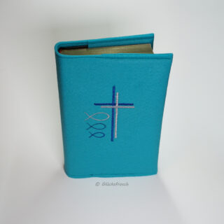 Gotteslobhülle, Filz, türkis, bestickt mit zwei Kreuzen und drei Fischen