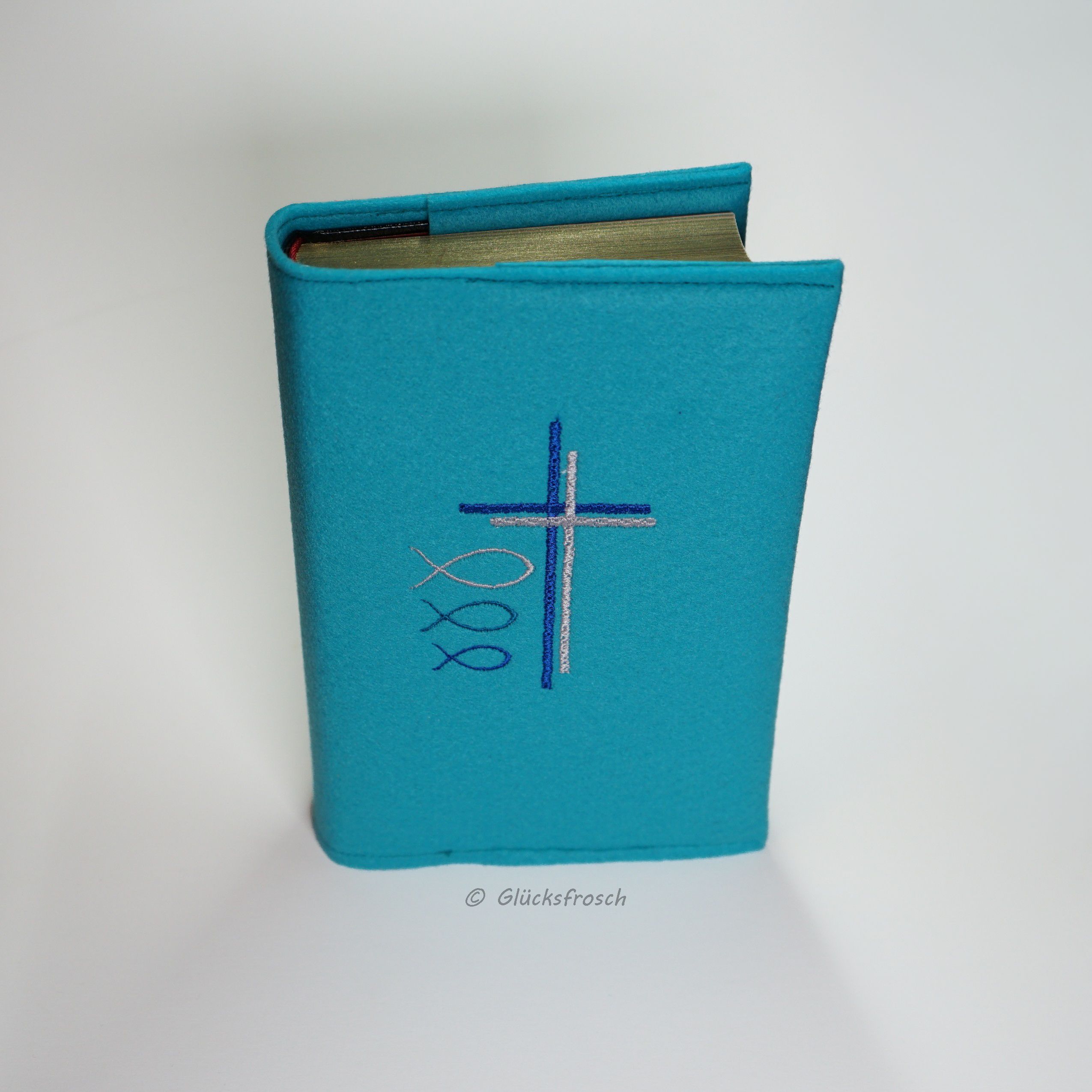 Gotteslobhülle, Filz, türkis, bestickt mit zwei Kreuzen und drei Fischen