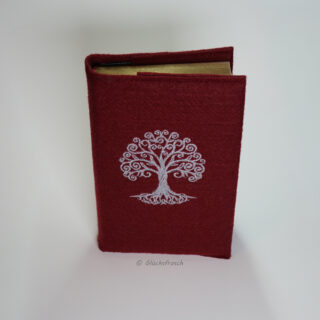 Gotteslobhülle, Filz, dunkles weinrot, mit einem Lebensbaum bestickt