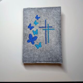 Gotteslobhülle, Filz, grau, mit Schmetterlingen und 3 Kreuzen