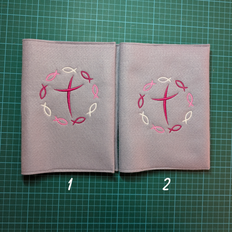 Gotteslobhülle, Großausgabe, Filz, grau, mit Kreuz und Fischen rosa, 2 Varianten